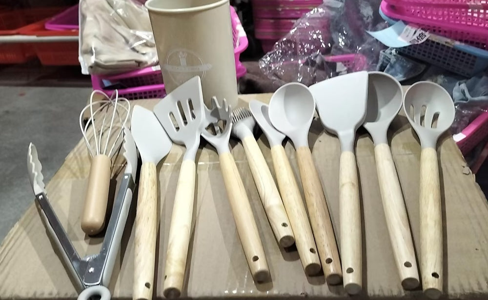 Set d’Ustensiles de Cuisine en Silicone – Précision, Confort & Résistance !