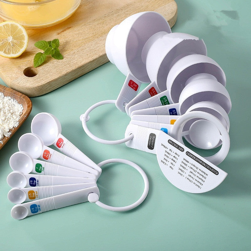 Set de Cuillères et Tasses Doseuses en Plastique – Outils de Mesure pour Pâtisserie